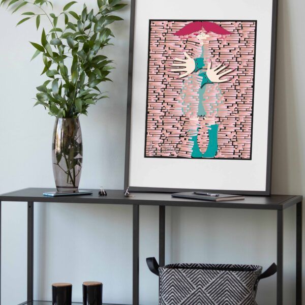 mujer rompiendo muro